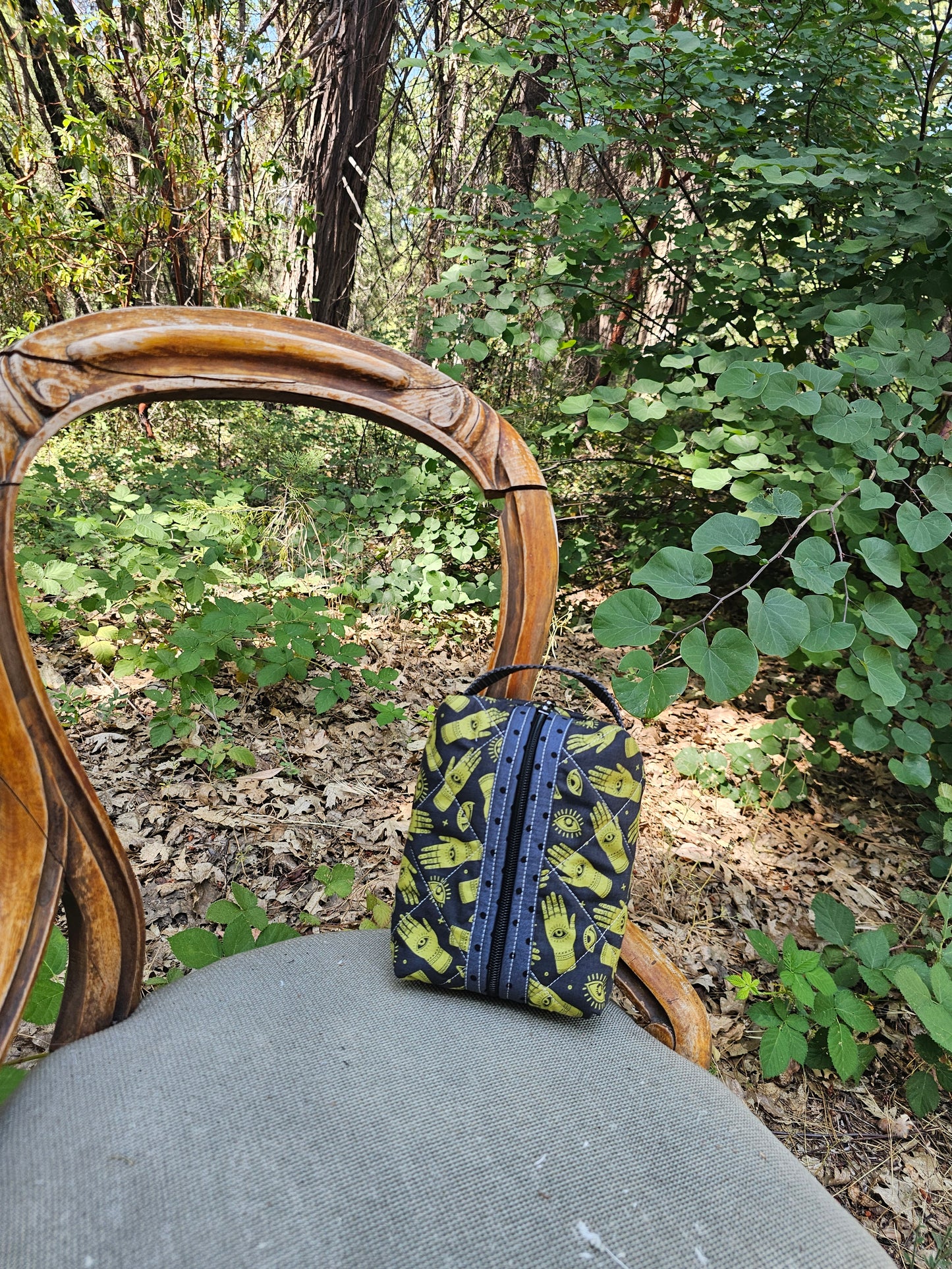 small boxy bag "golden hands"