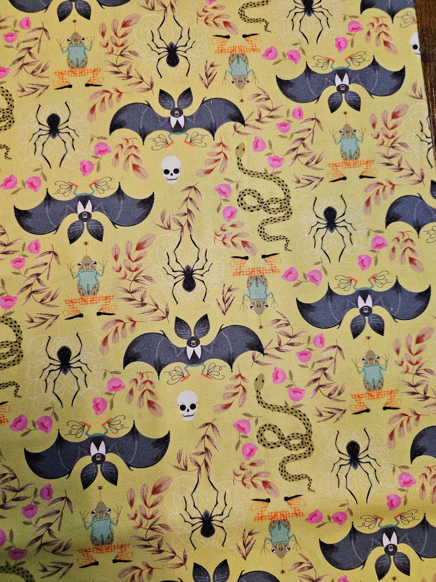 Wristlet keychain "Bats and Frogs"