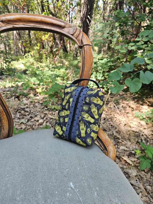 small boxy bag "golden hands"