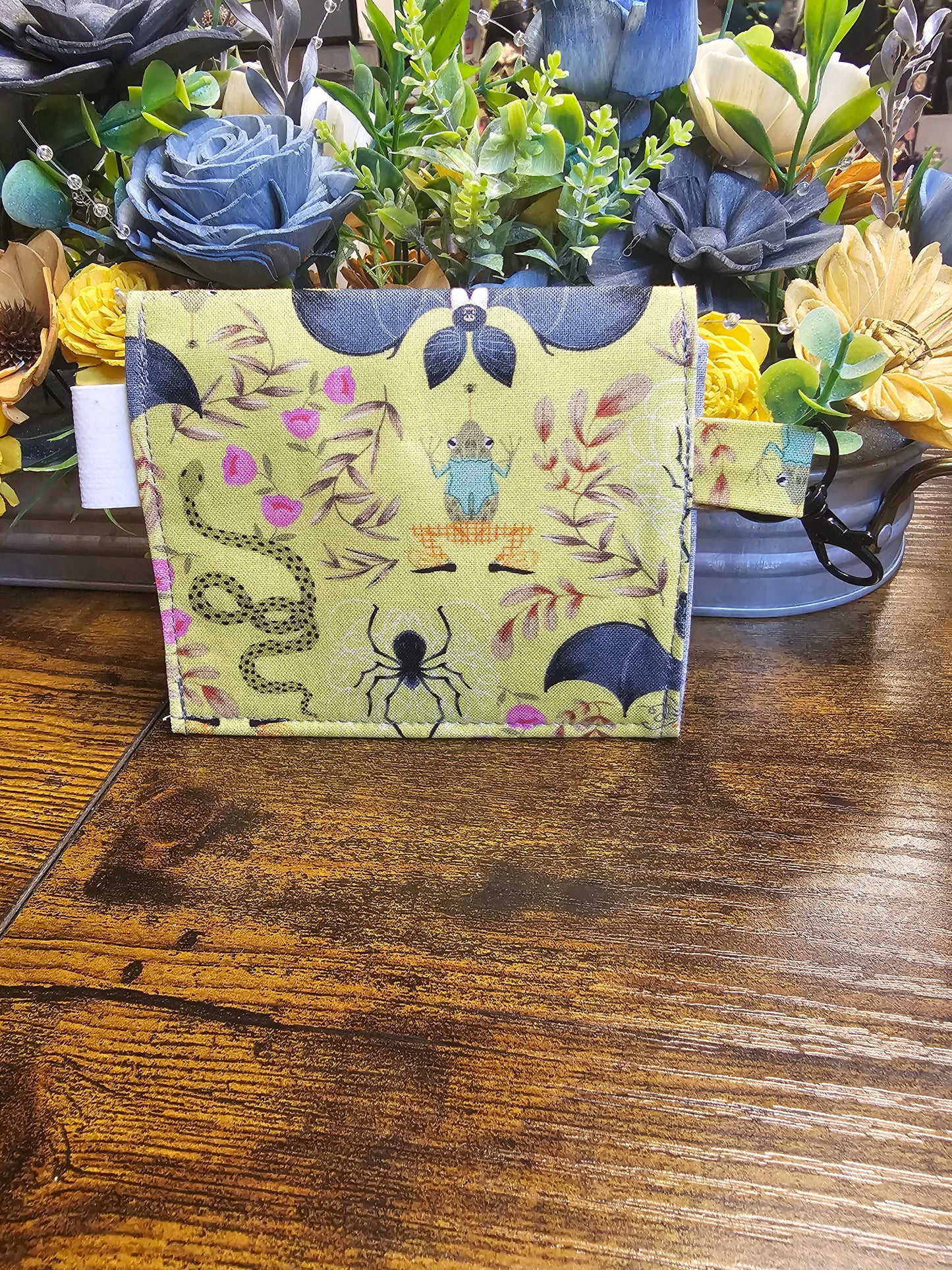 flat keychain wallet "Bats and Frogs"