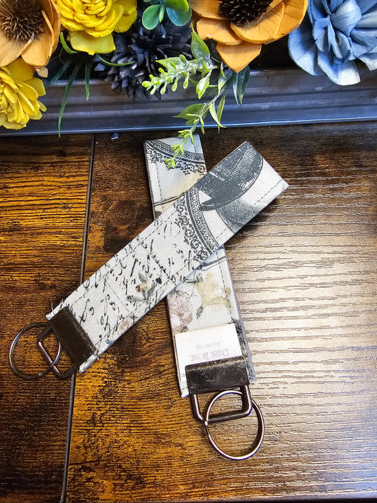 Wristlet keychain "Roese and Bones"