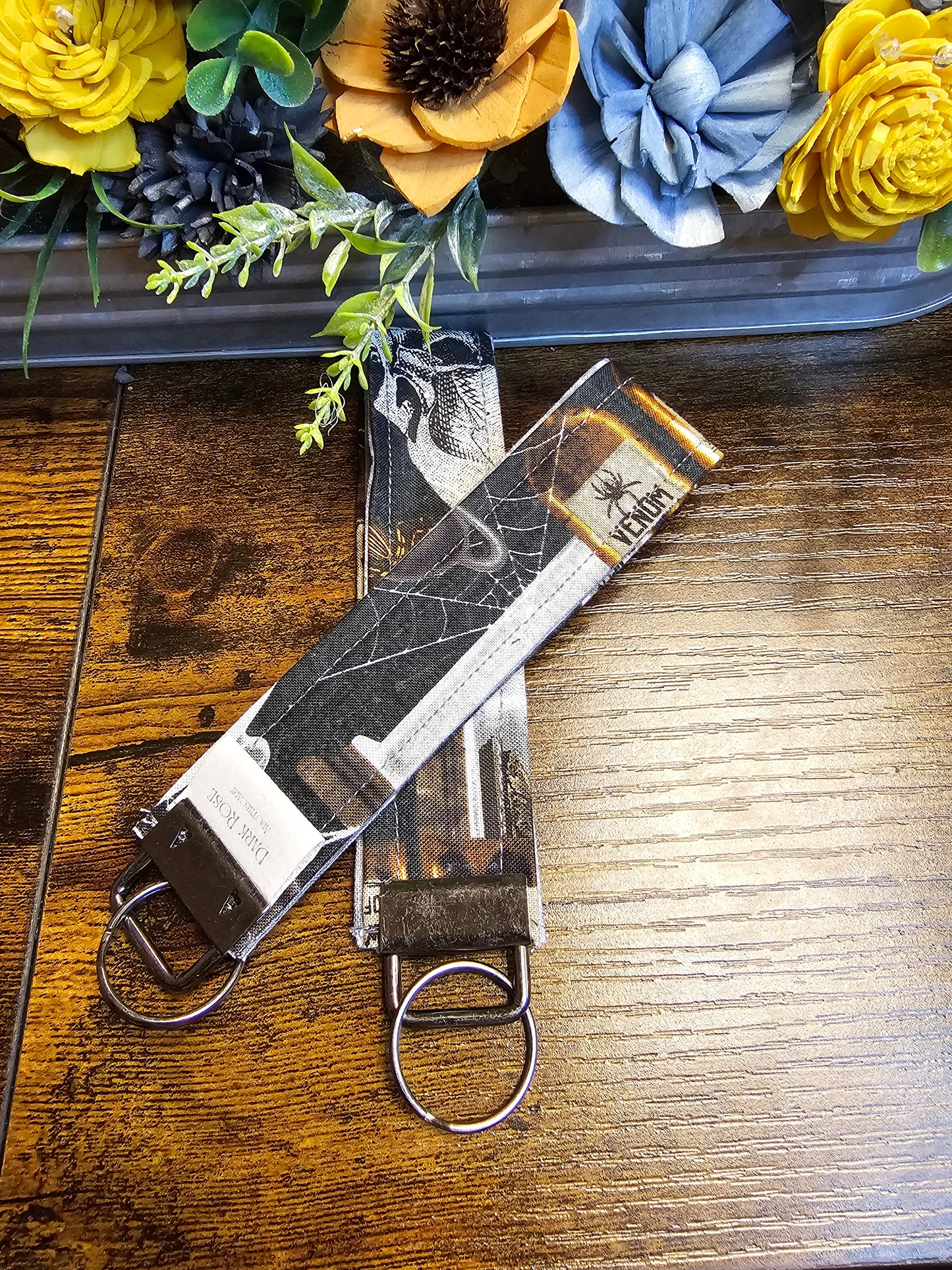 Wristlet keychain "Crows and more"